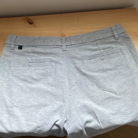 LULULEMON Men’s Shorts. - Picture 2 of 12